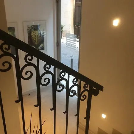 بيت ضيافة أجنحة إسكالوس لاكشري أبارتهوتل